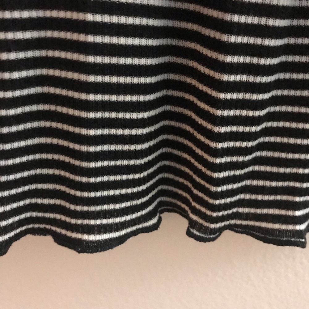 Black and white ribbed striped tank top - Picture 4 of 6